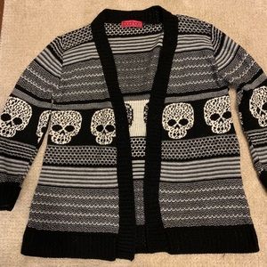 BOOHOO open front cardigan skulls size Large